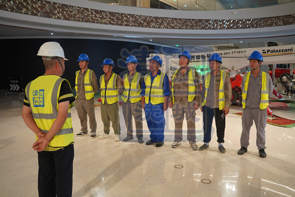 江城清洗：點(diǎn)亮萬象城鳳凰燈