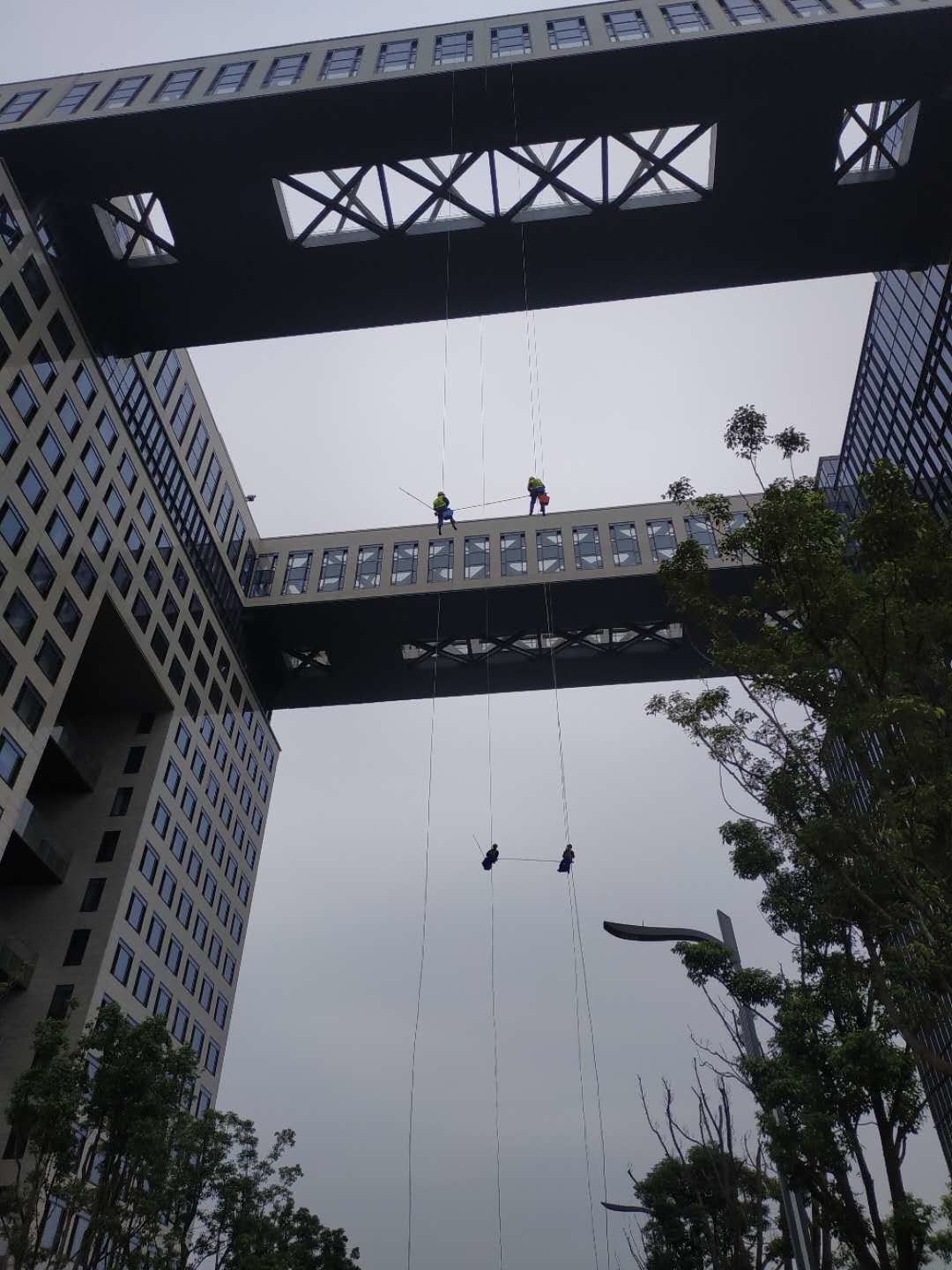 【江城清洗】中秋國慶，他們不放假！