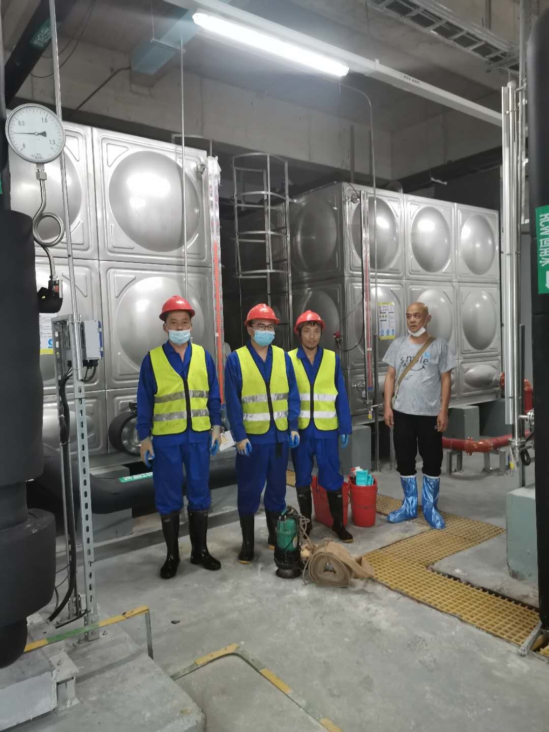 夏季來臨，水箱清洗正當(dāng)時(shí)。預(yù)約火爆進(jìn)行中......