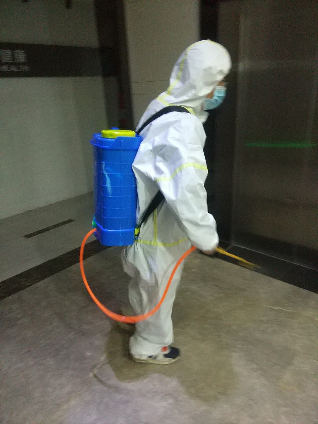  武漢江城清洗消 殺團(tuán)隊(duì)為武漢天街提供消 殺服務(wù)