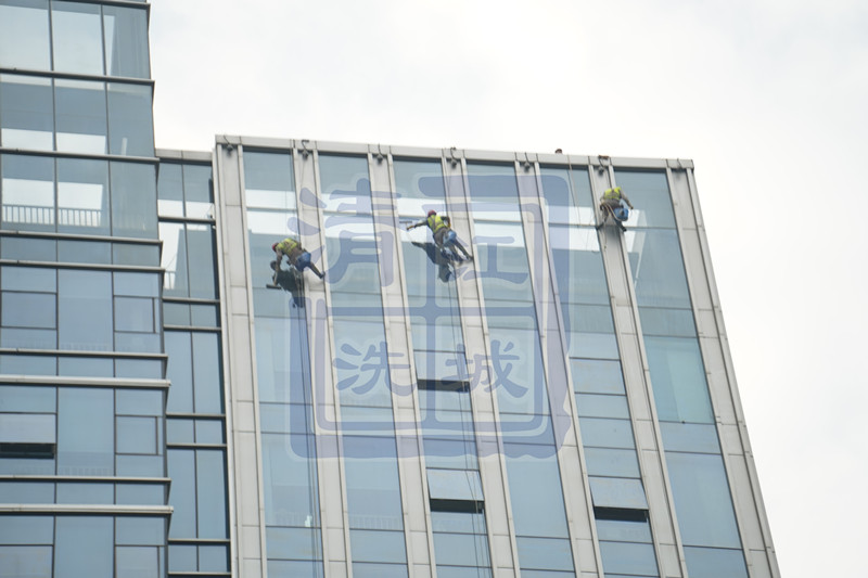 武漢哪家外墻清洗公司好？江城清洗公司