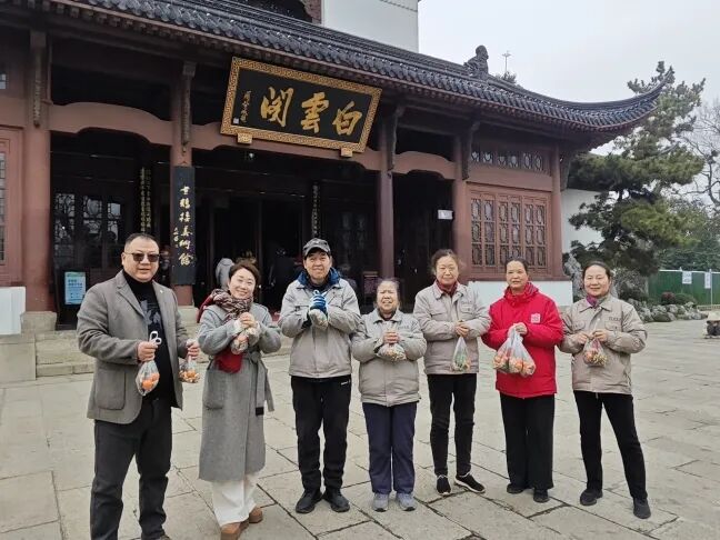 新春慰問暖人心｜江城清洗領導看望春節(jié)堅守一 線員工