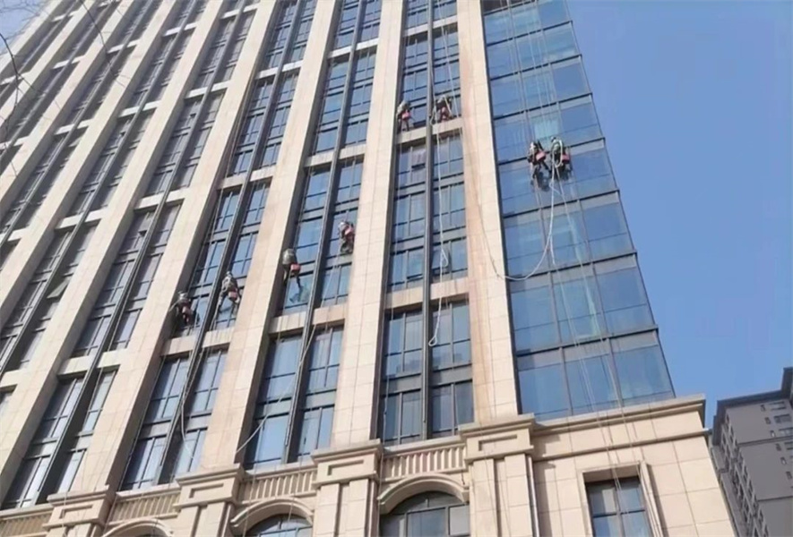 瀧悅國際大廈外墻清洗