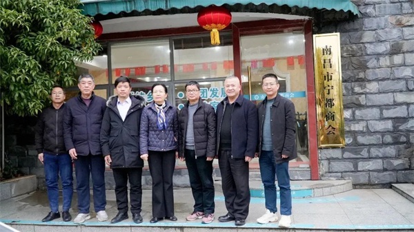 寧都縣政協(xié)副主席李強(qiáng)等領(lǐng)導(dǎo)一行蒞臨寧都商會指導(dǎo)工作