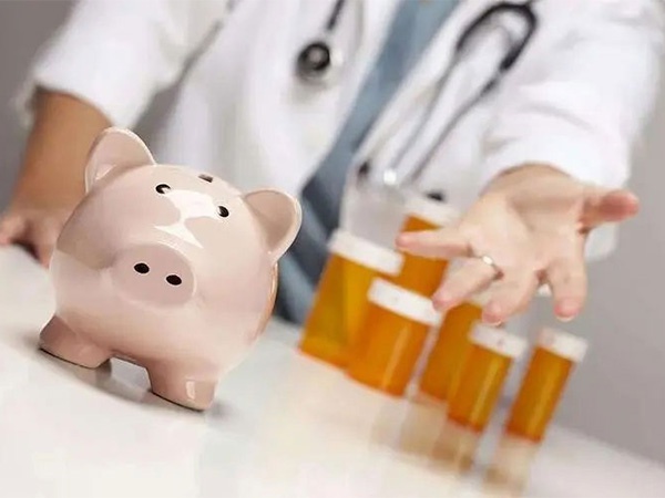 衛(wèi)健委鼓勵(lì)醫(yī)護(hù)兼職創(chuàng)業(yè)，不是讓你去擺攤、送外賣(mài)！要和醫(yī)療相關(guān)！醫(yī)生兼職到底能干啥？